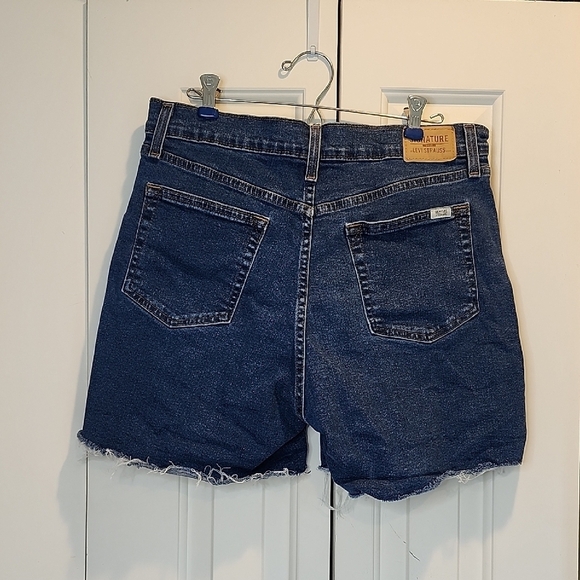 Levis Signature High Rise Zipper Fly Denim Cut Off Women's 5 Pocket Shorts Sz 12 - Picture 7 of 9